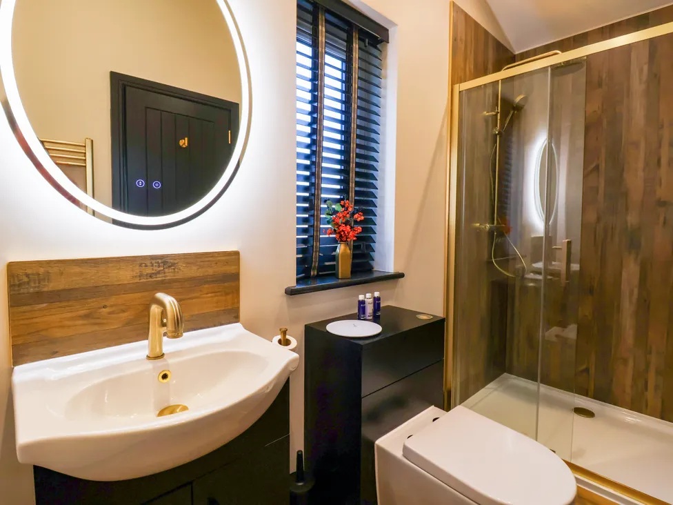 Eco Lodge Cabins Shower Room